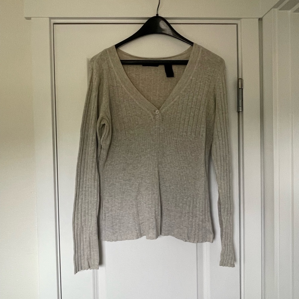 Beige y2k long sleeve V neck ribbed sweater